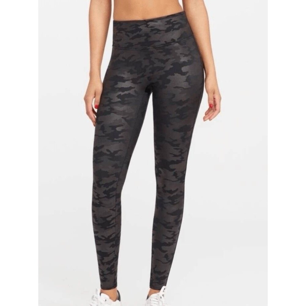 Spanx Faux Leather Black Camo Leggings Womens Size Medium M Slimming‎ Yoga EUC